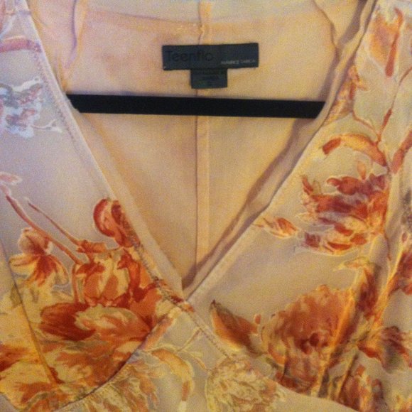 🌸  Ladies Teenflo Pink Floral Sleeveless Blouse Top V-neck Size 12🌸 - Picture 3 of 3